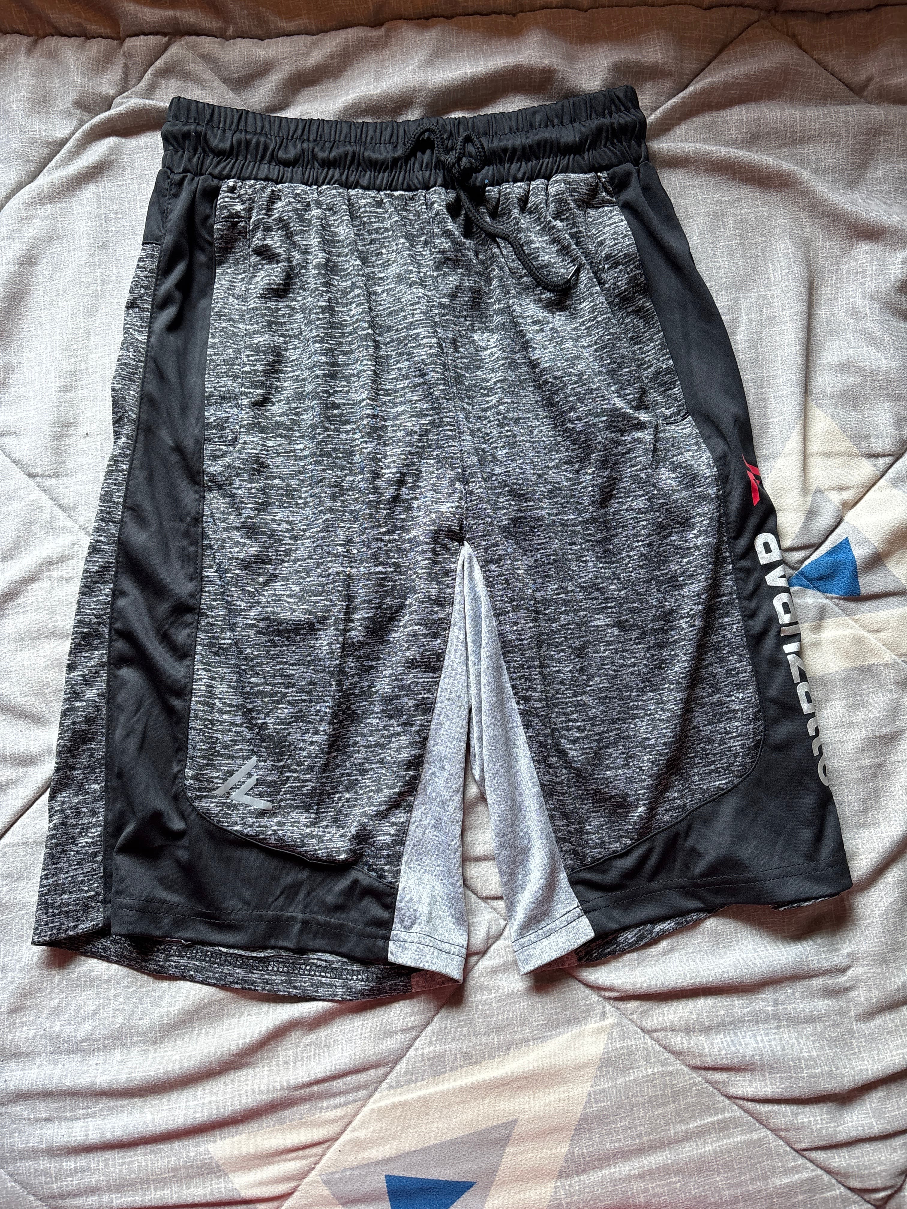 Bermuda deportiva Gris