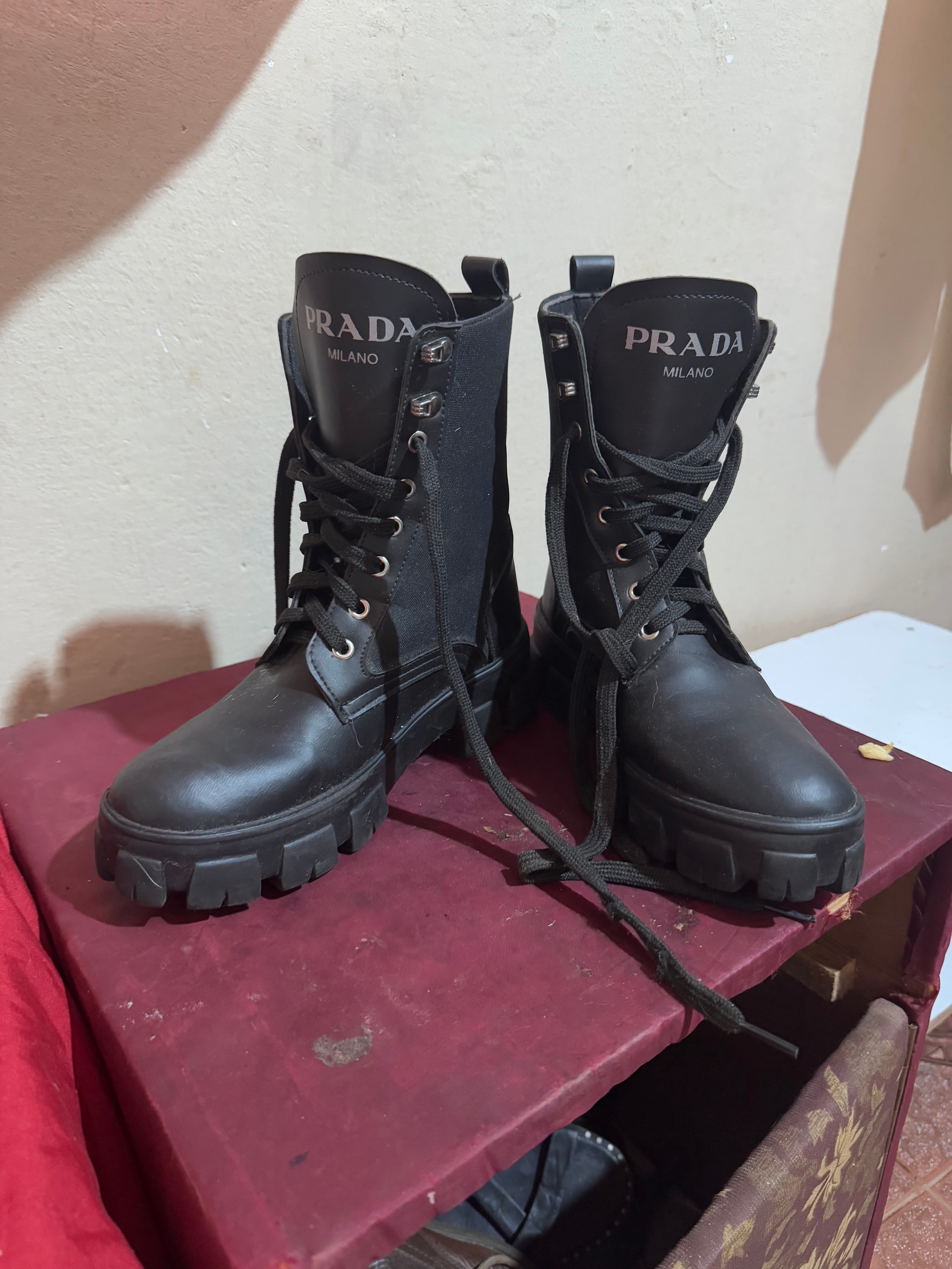 Bota negra Prada 