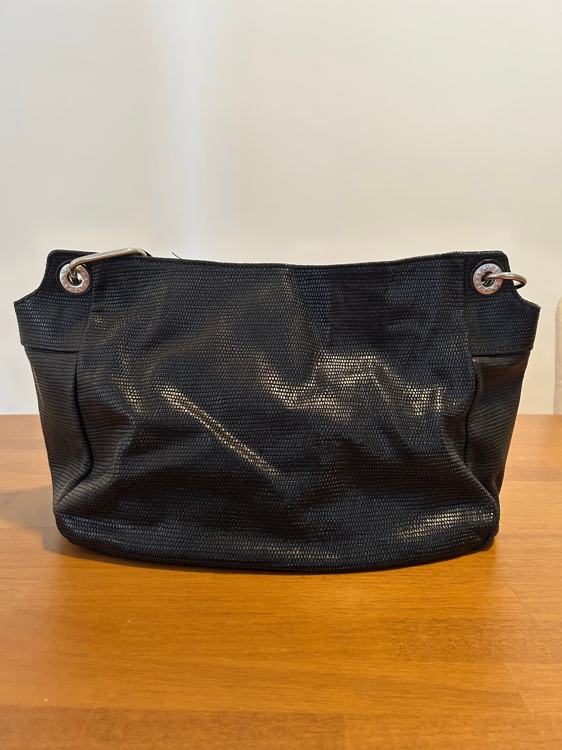Photo by https://trato-hecho.nyc3.digitaloceanspaces.com/nextImages/(2)-remato-4-carteras-IMG_3893.jpeg