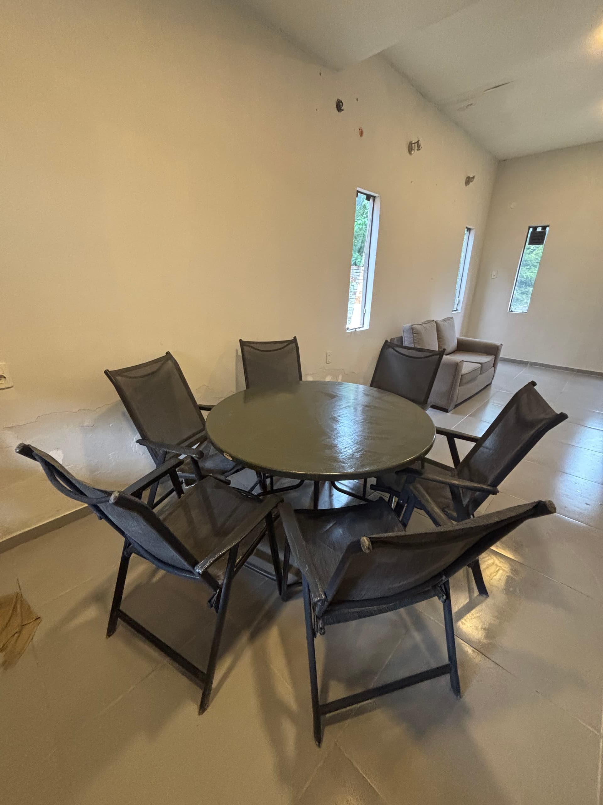 Photo by https://trato-hecho.nyc3.digitaloceanspaces.com/nextImages/(4)-juego-de-comedor-37-IMG_4037.jpeg