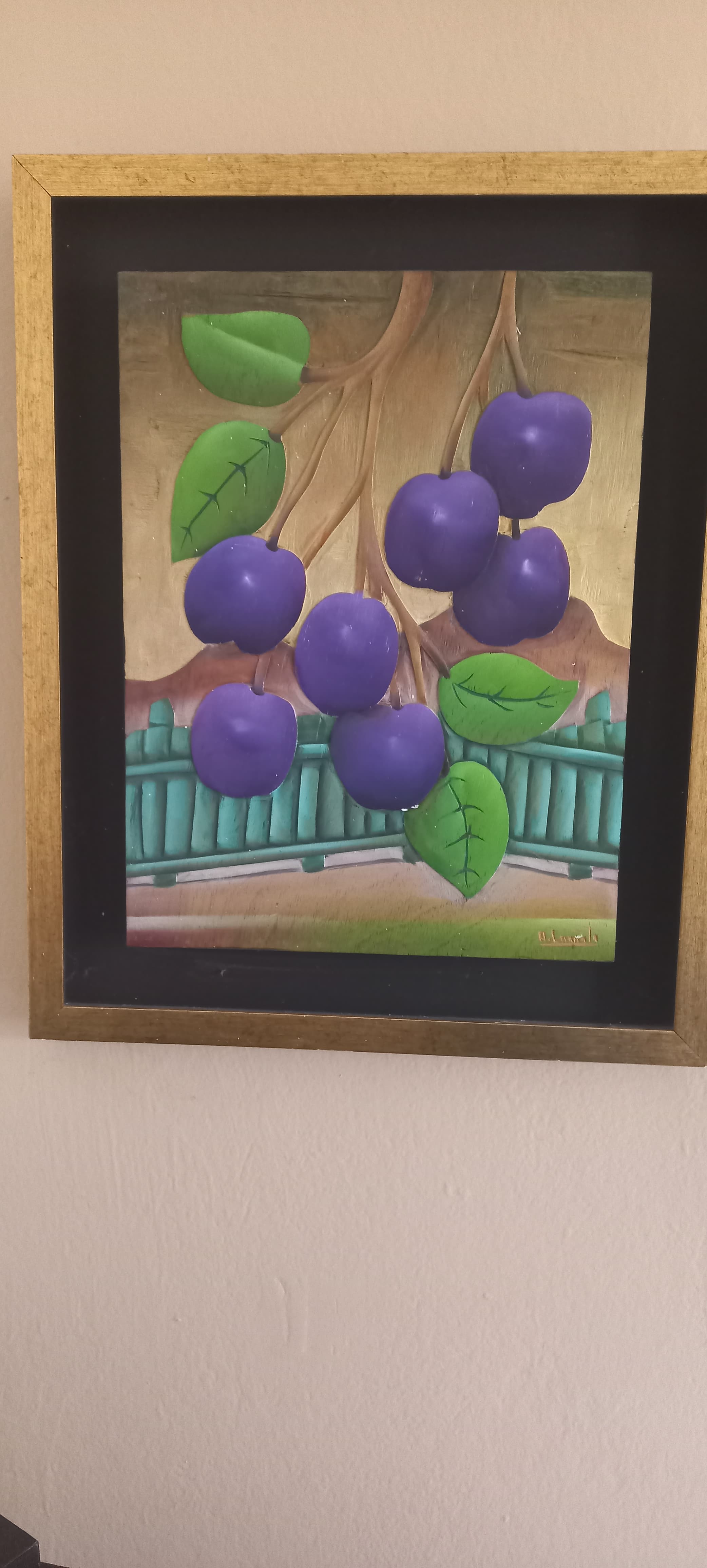 Manzanas violetas en rama