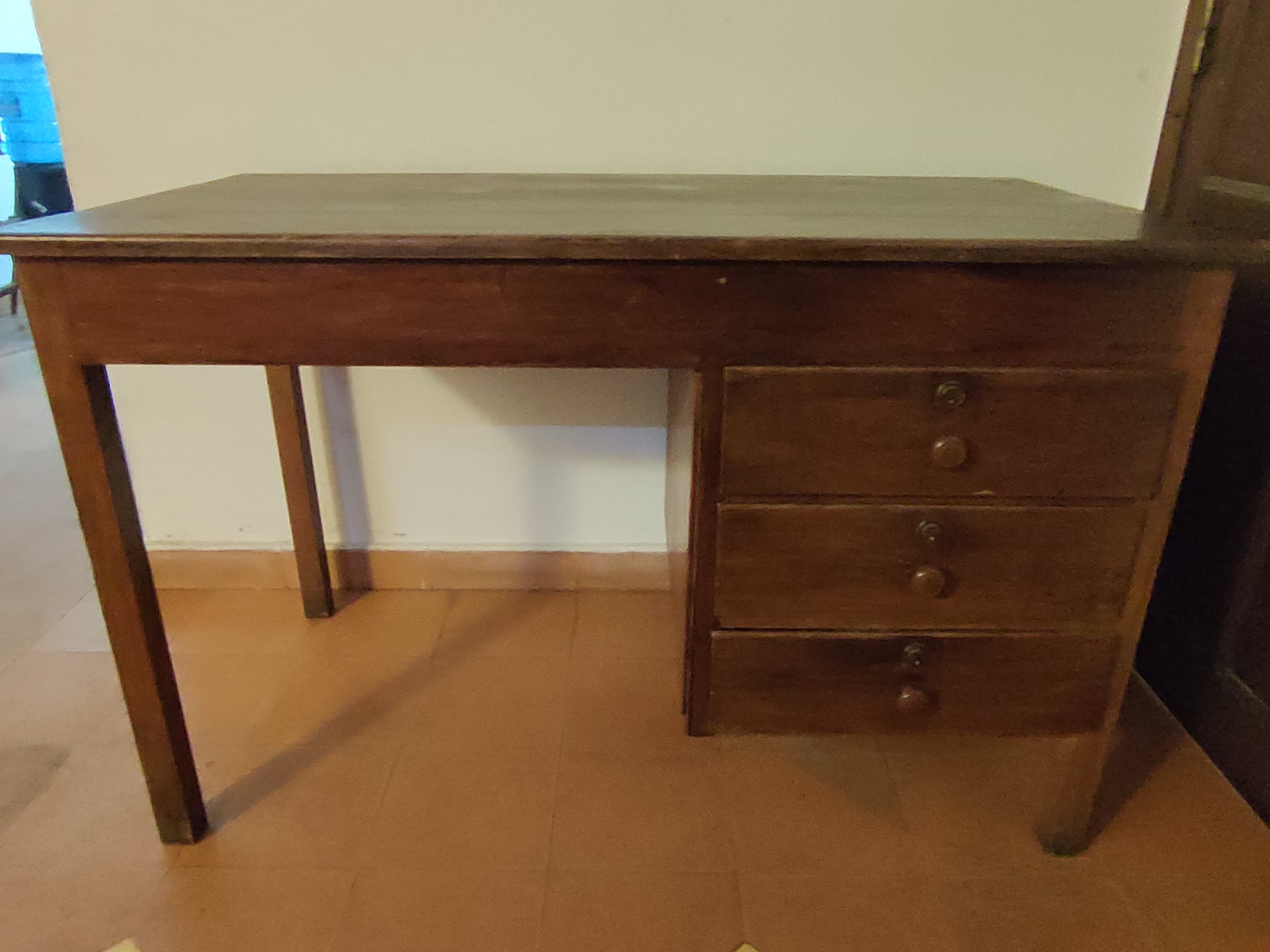 Escritorio de madera macisa