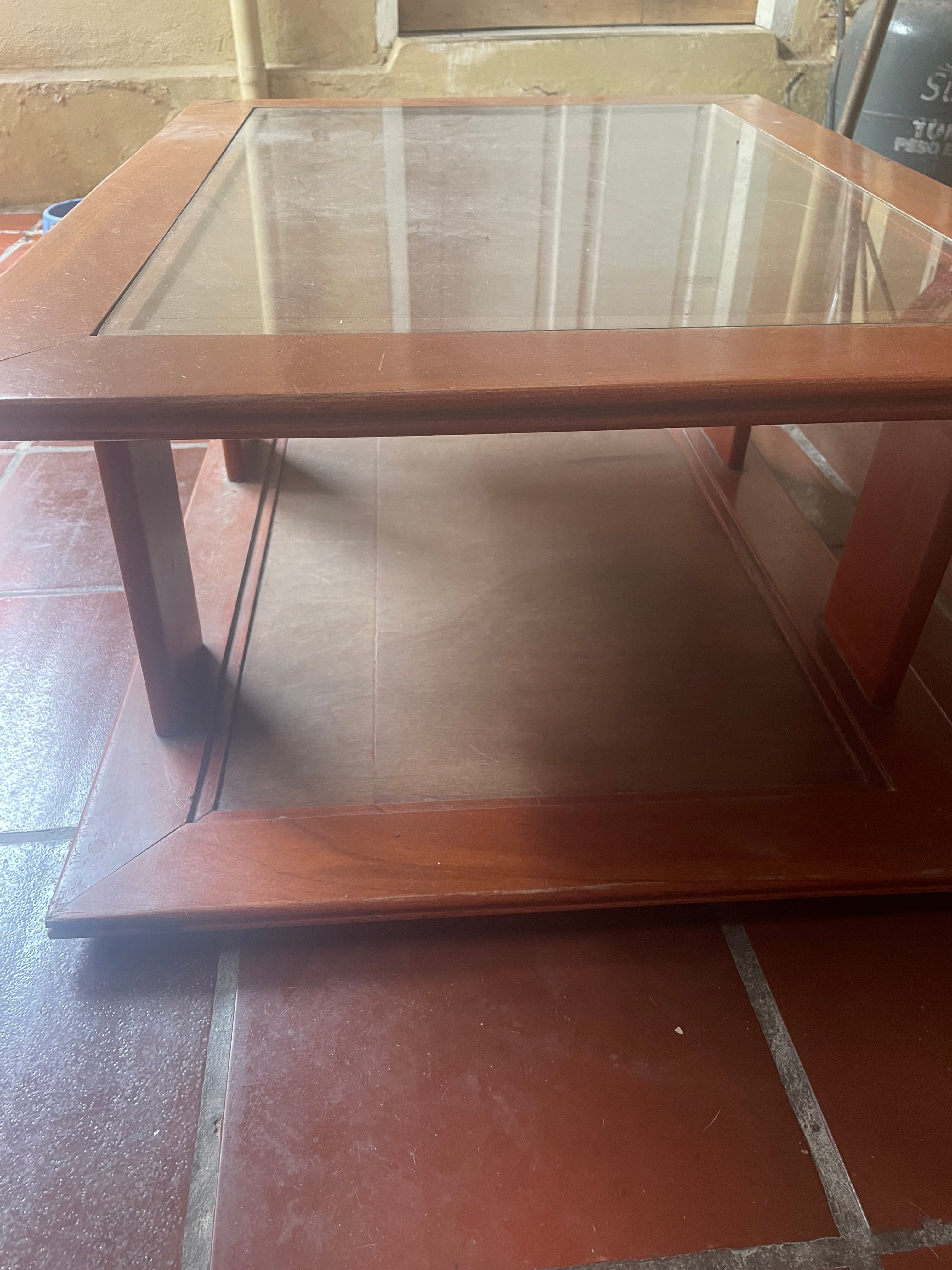 Venta de mesita de centro con vidrio