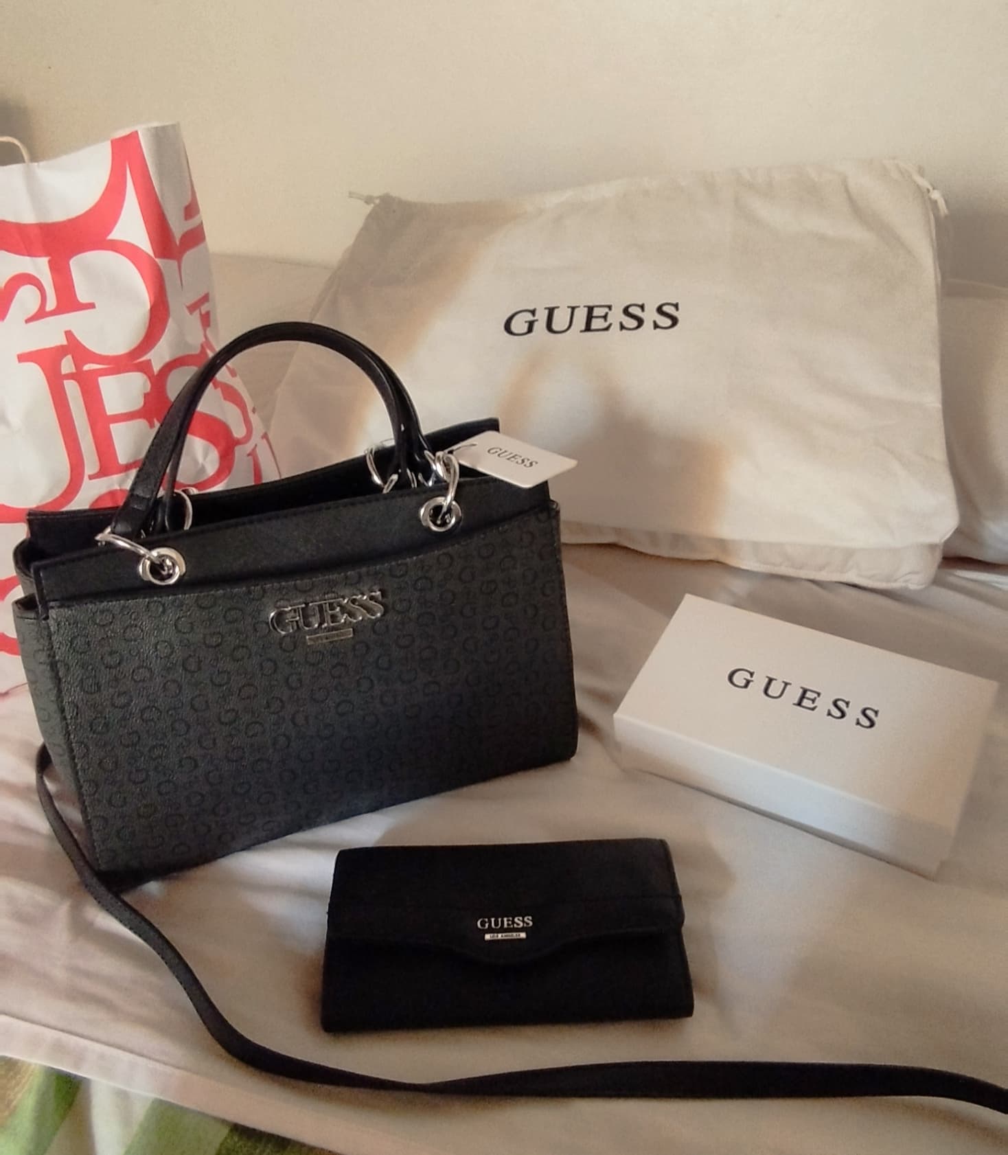 Cartera Guess nueva